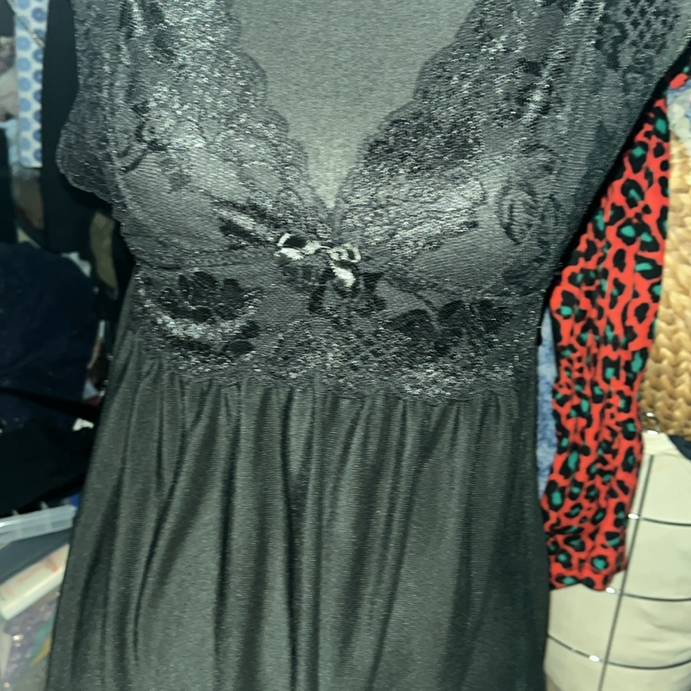 #816- (M)TALLA -Women’s black Night Gown with satin trim & Lace